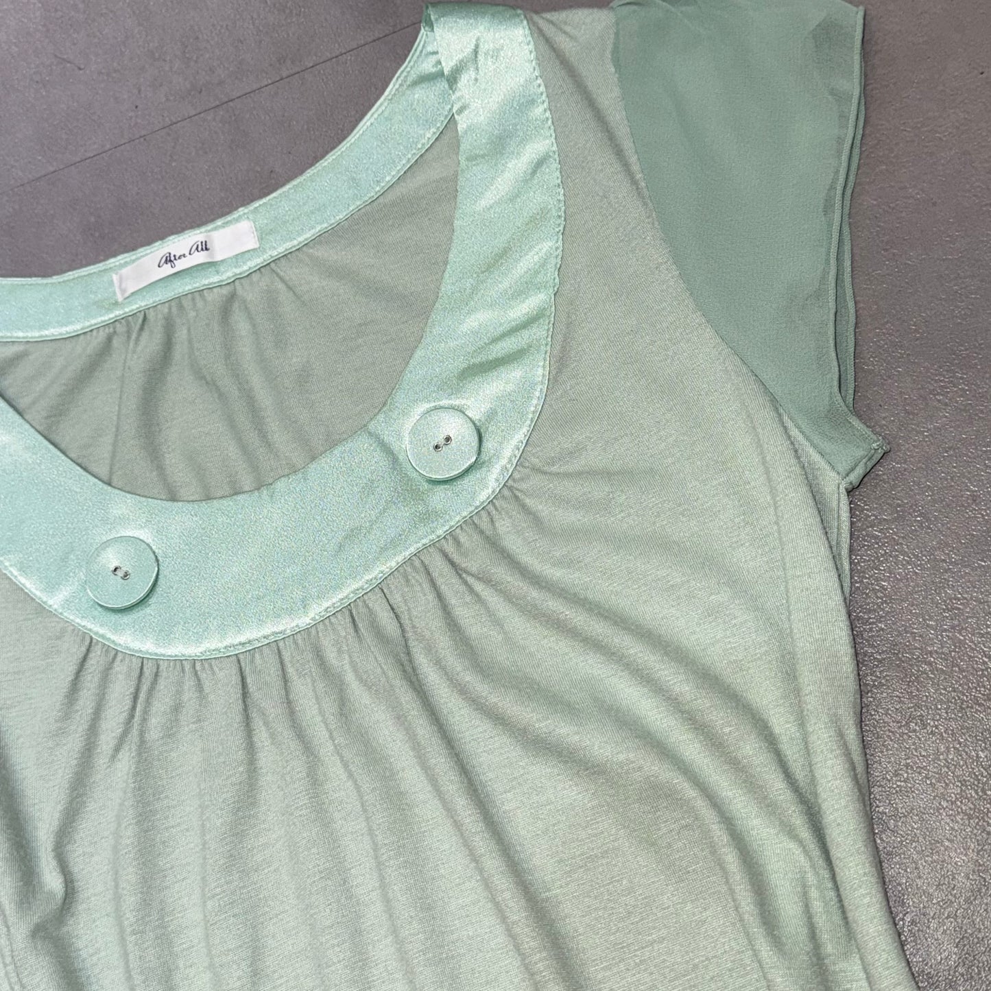 Mint button mesh sleeve top