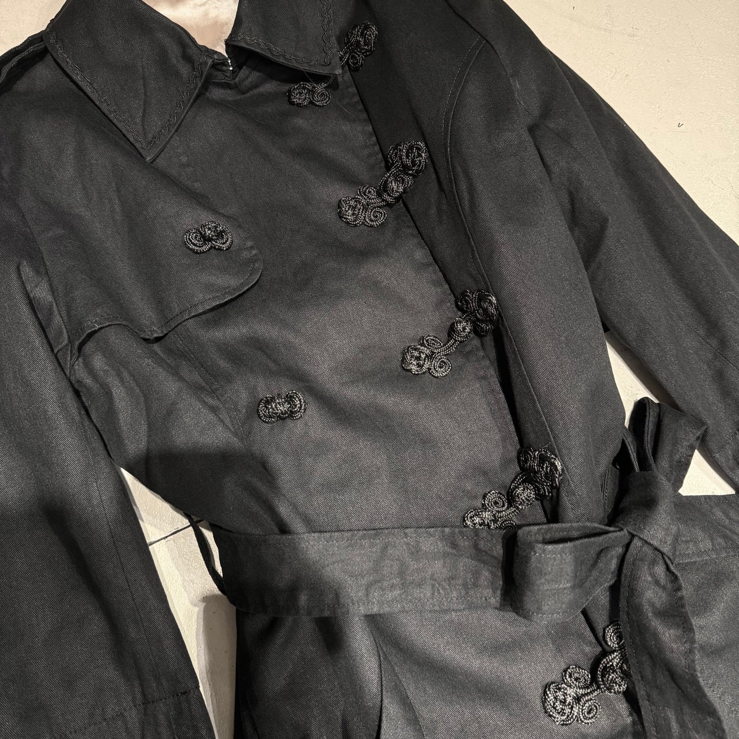 Black chinese buttons coat with knitted sleeve