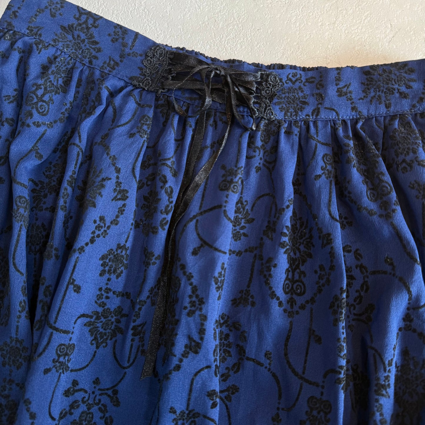 Axes navy lace skirt