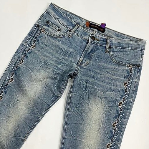 Low waist embroidered jeans